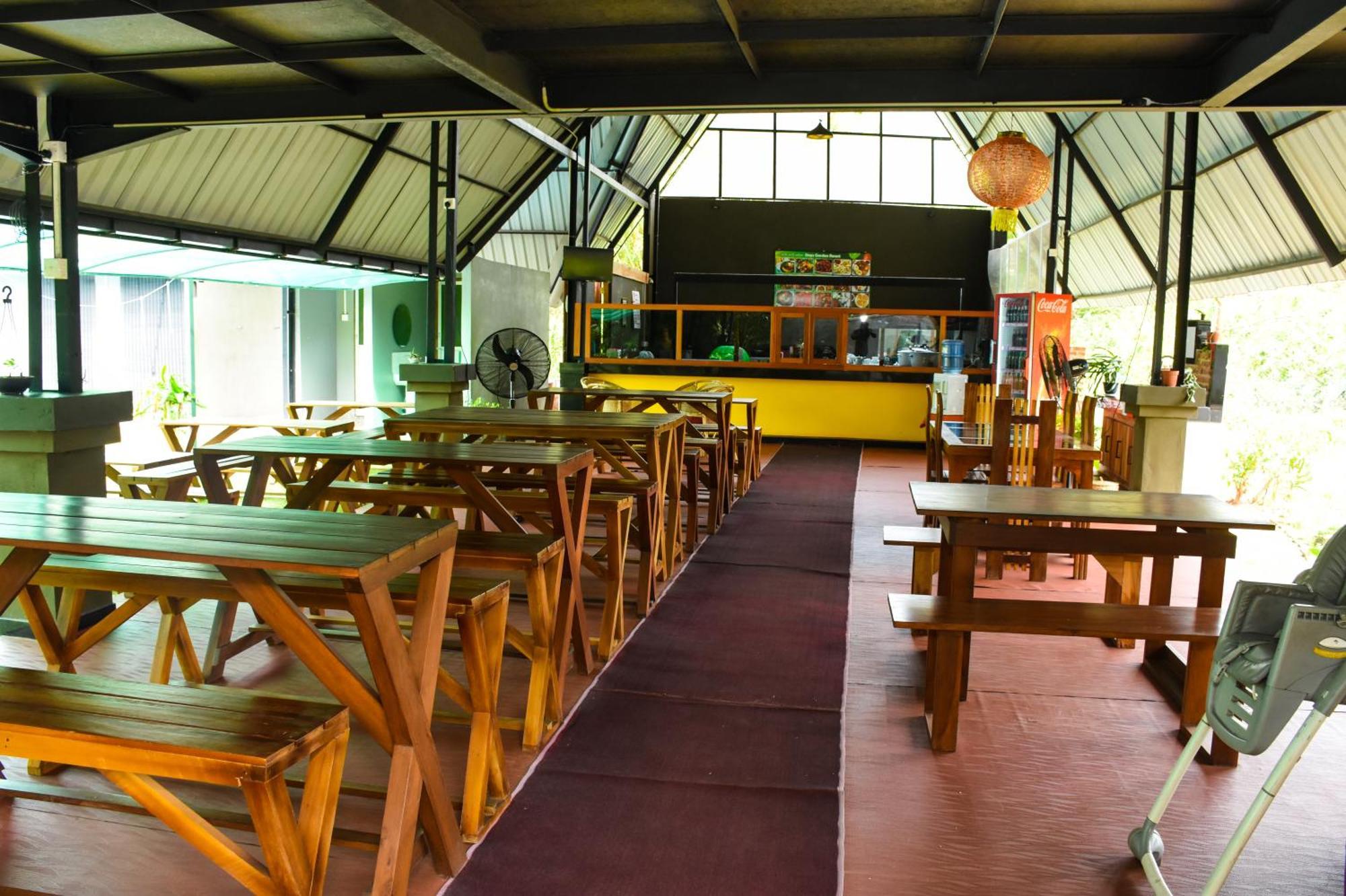 Hotel Steps Garden Negombo