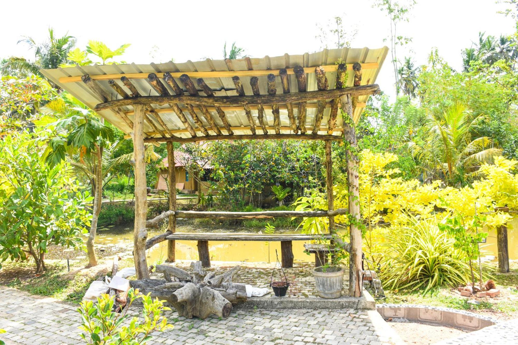 Hotel Steps Garden Negombo