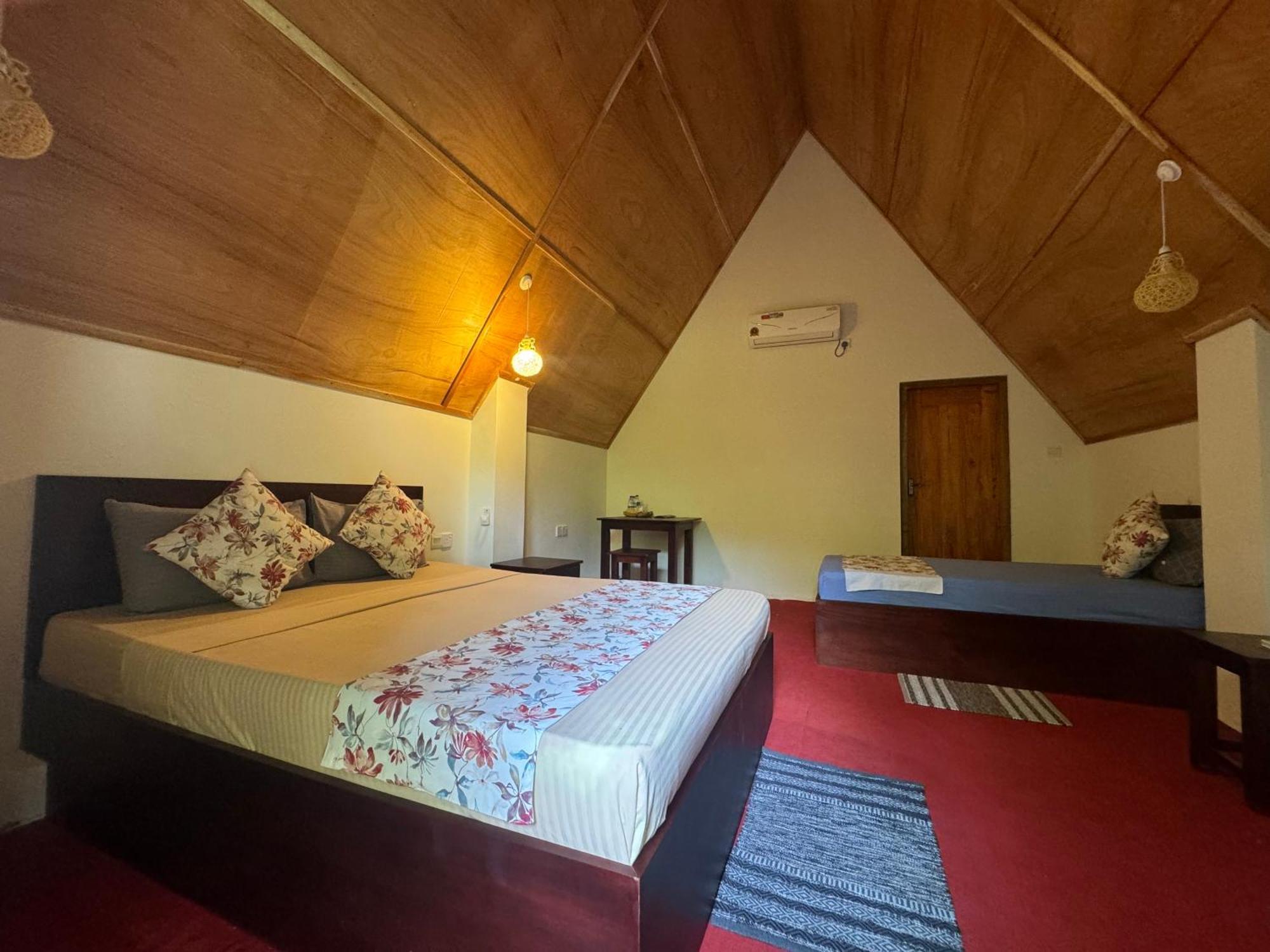 Hotel Steps Garden Negombo