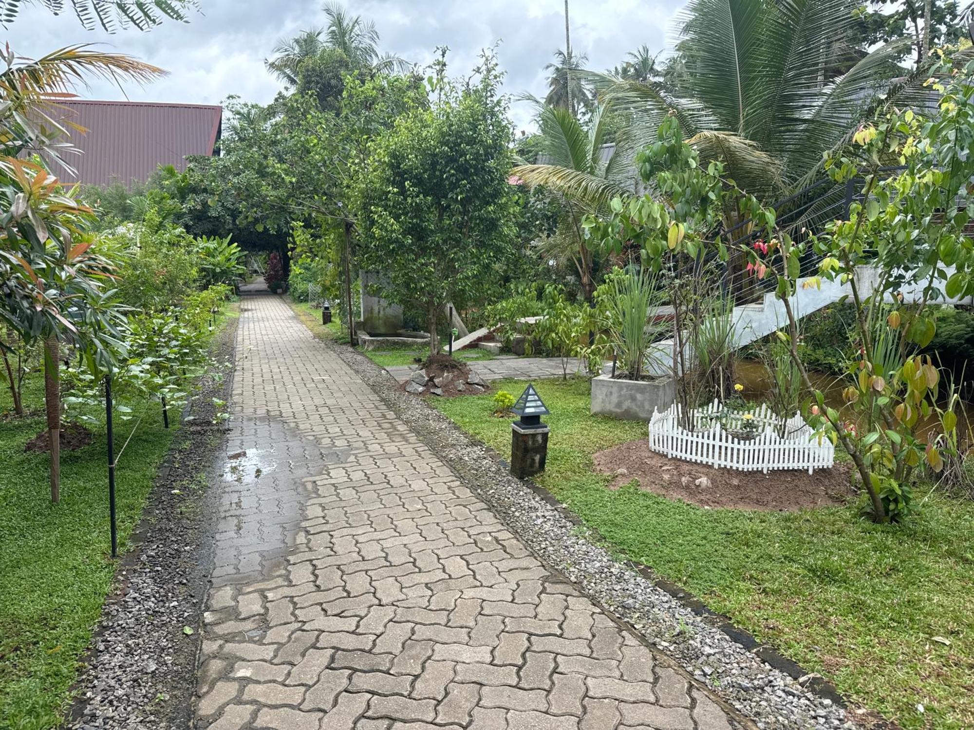 Steps Garden Hotel 3*